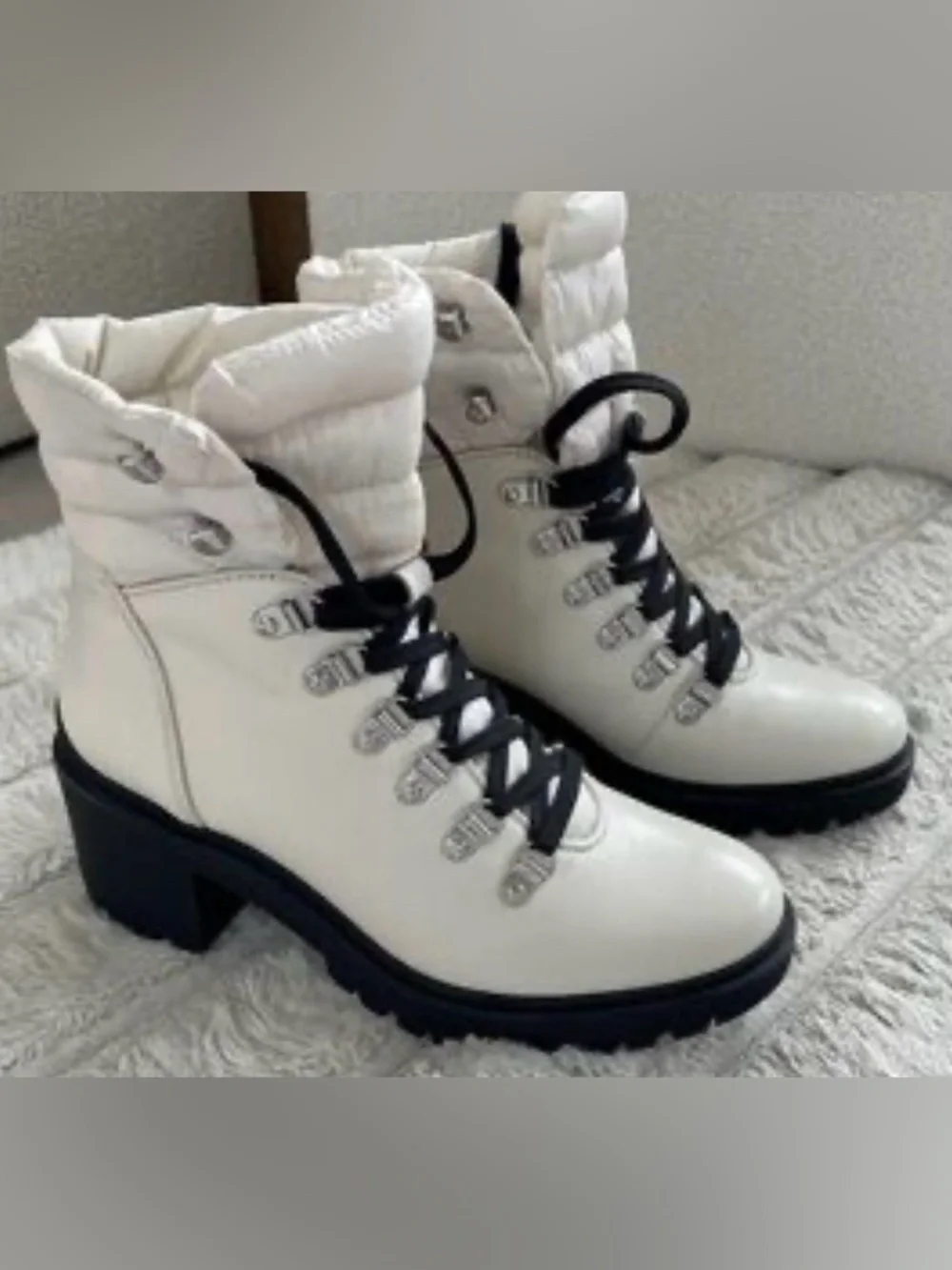 Nine West Sz 9 White Lace-Up Quilted Ankle Boots with Black Laces - Picture 4 of 8